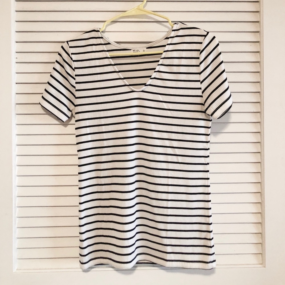🔥SOLD🔥 Striped vneck top